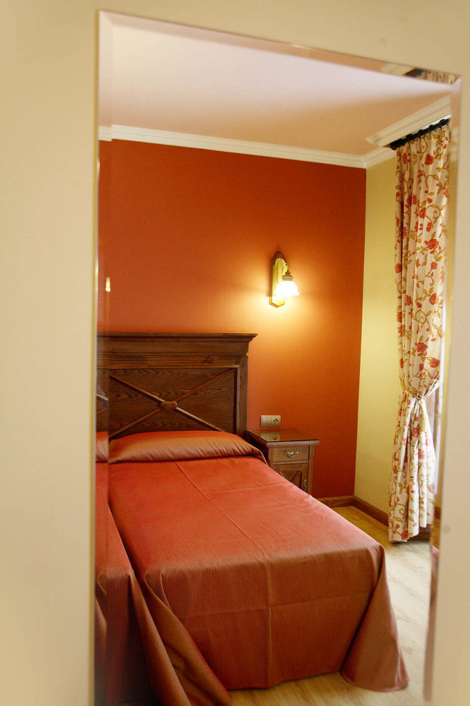 Imperion Hotel Onís Kültér fotó