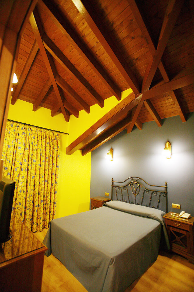Imperion Hotel Onís Kültér fotó