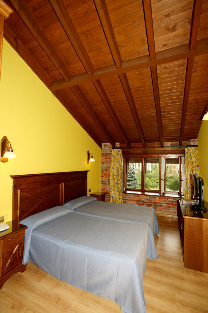 Imperion Hotel Onís Kültér fotó