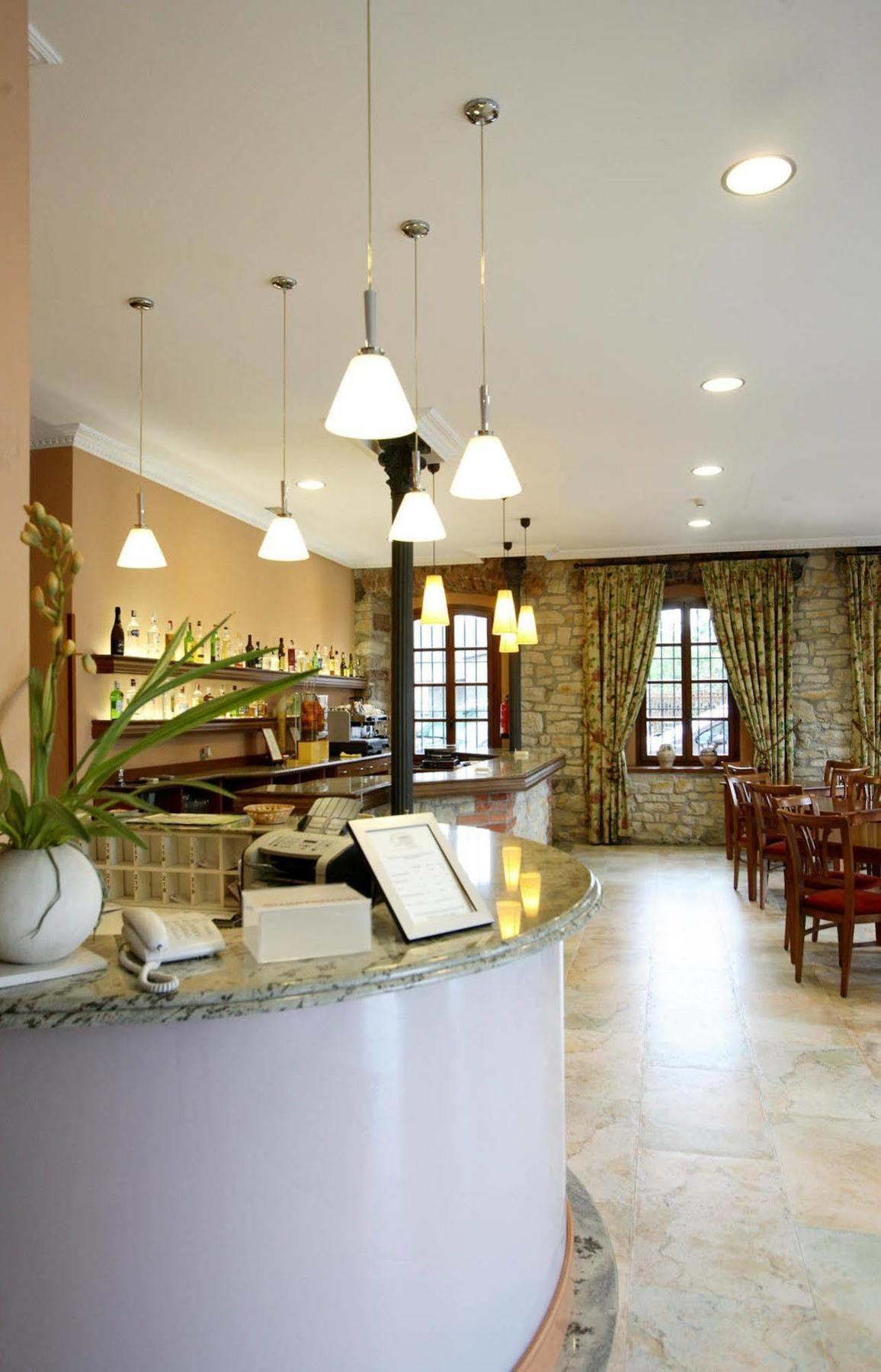 Imperion Hotel Onís Kültér fotó