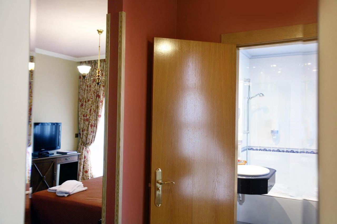 Imperion Hotel Onís Szoba fotó